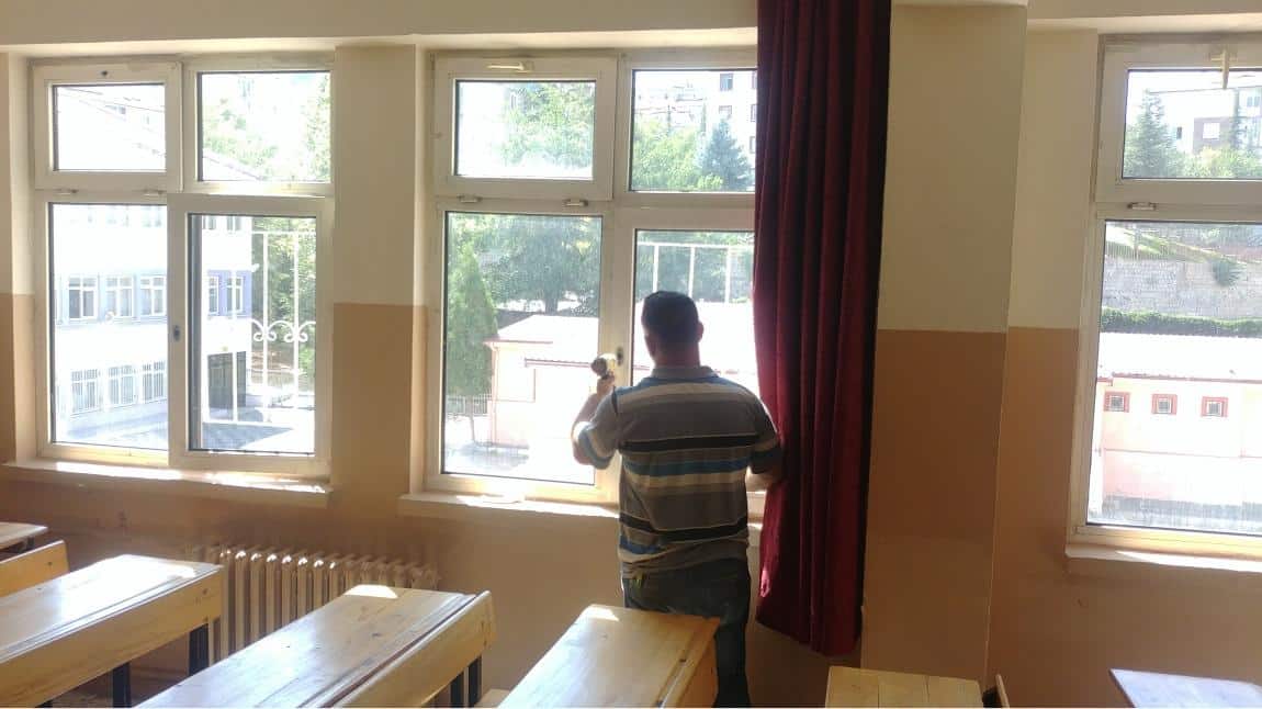 Okulumuzun Pencere Kapı ve Lavabo Kısımlarının Tamir ve Bakım İşleri